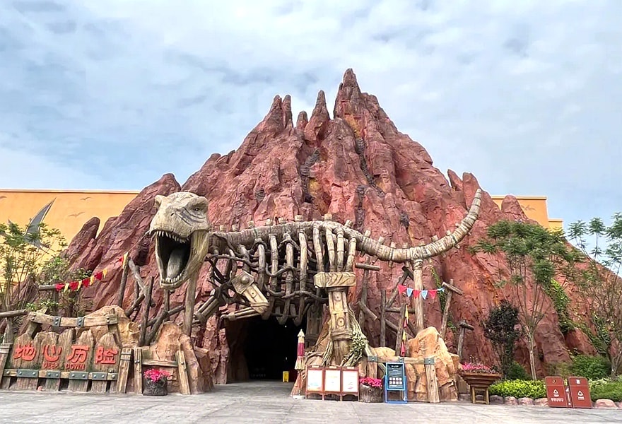 Popular Dinosaur Museum Exhibit.jpeg