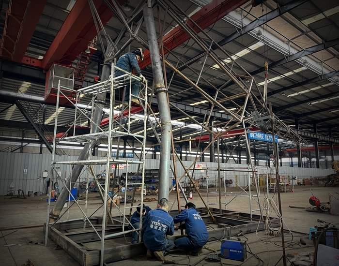 steel frame for the animatronicdinosaur.jpg