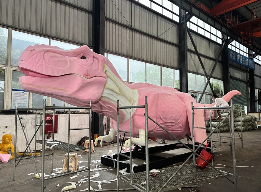 Sculpt the general shape of the dinosaur.JPG