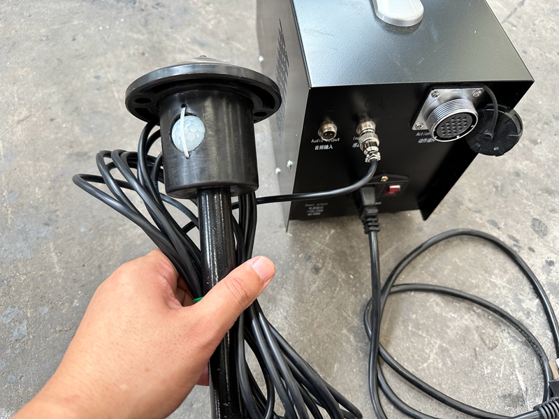 Plug the infrared sensor cable Plug the infrared sensor cable