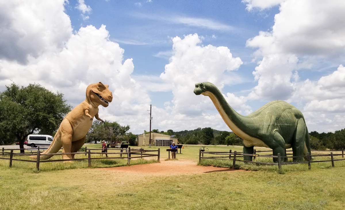 Best animatronics dinosaurs for events 5 venue-sized options.jpg