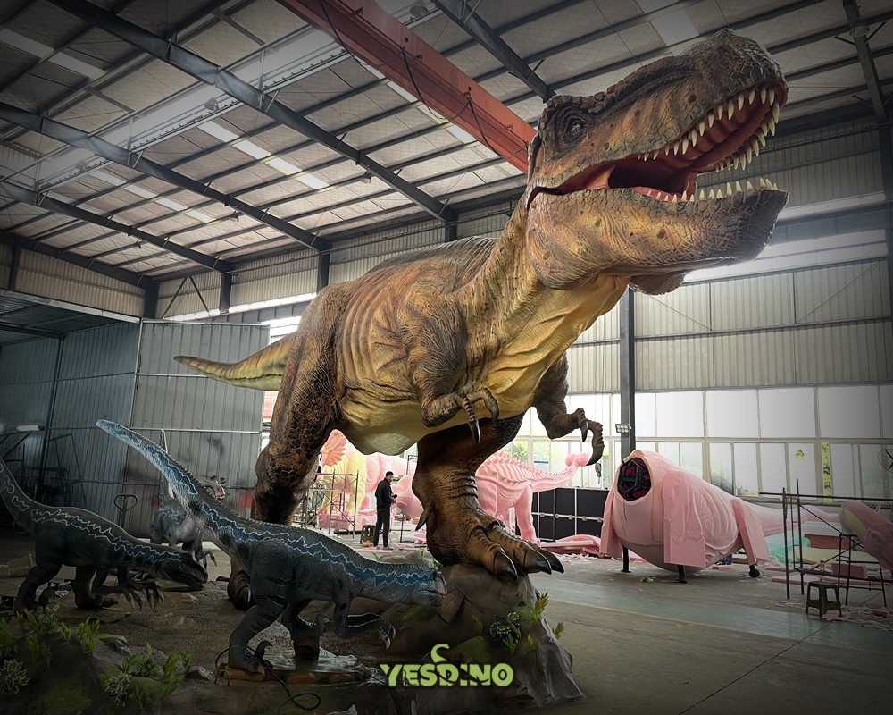 T-Rex vs Velociraptor Animatronics 7 Technical Comparisons.jpg