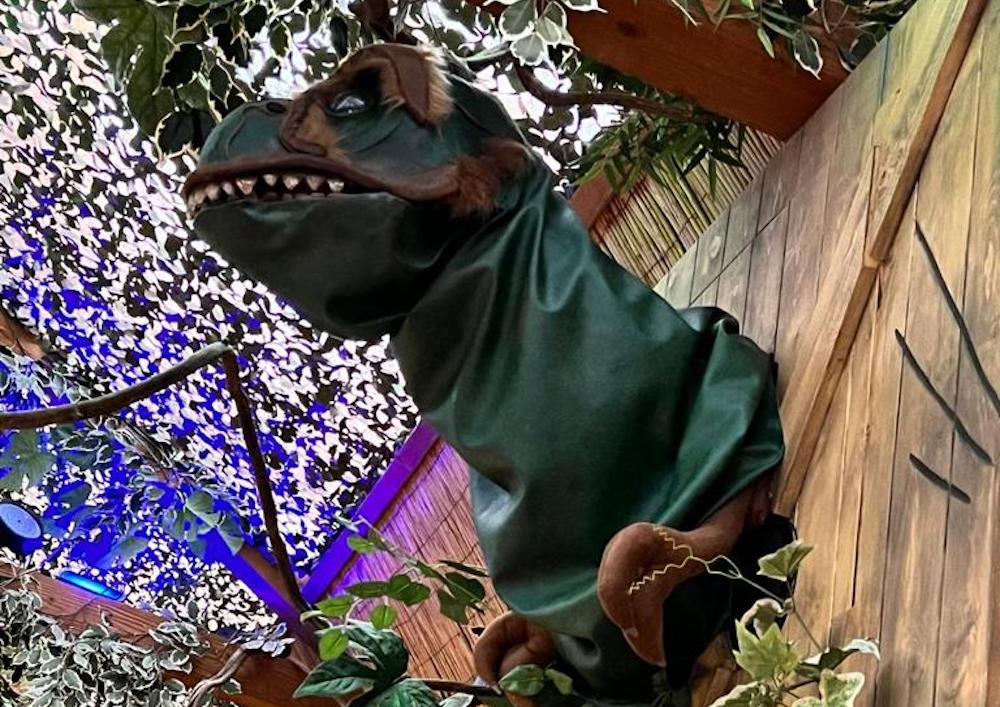 How to Create Seasonal Animatronic Dinosaur Displays5 Thematic Ideas.jpg