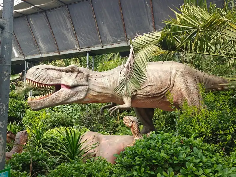 outdoor-grade animatronic dinosaur.