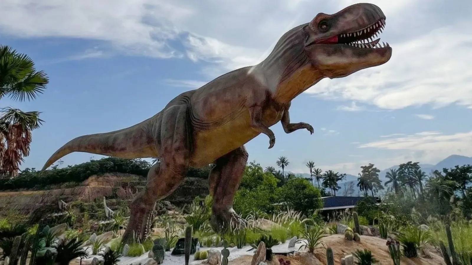 Best 3 Animatronic Dinosaurs for Theme Park Entrances.webp