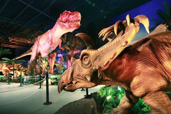 Best 3 Animatronic Dinosaurs for Theme Park Entrances.jpg
