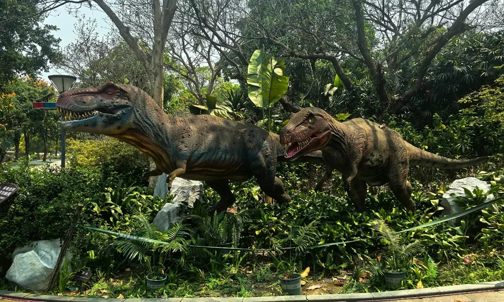 giant dinosaur  model for outdoor.webp