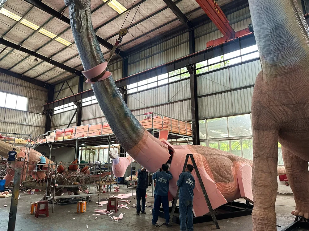Neck assembly for 20m Brachiosaurus