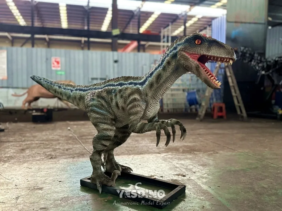 small animatronic dinosaurs