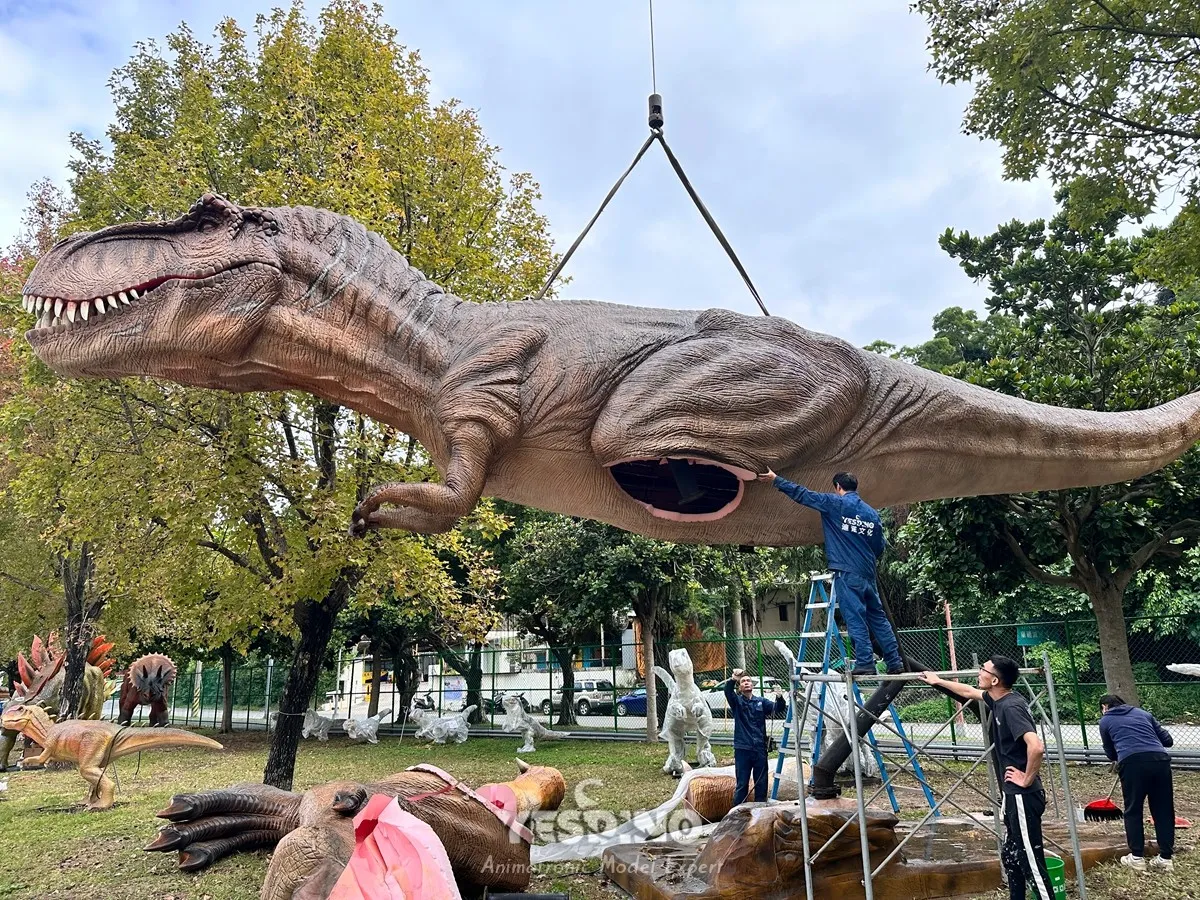 Leg assembly for 15‑meter animatronic Tyrannosaurus Rex Leg assembly for 15‑meter animatronic Tyrannosaurus Rex